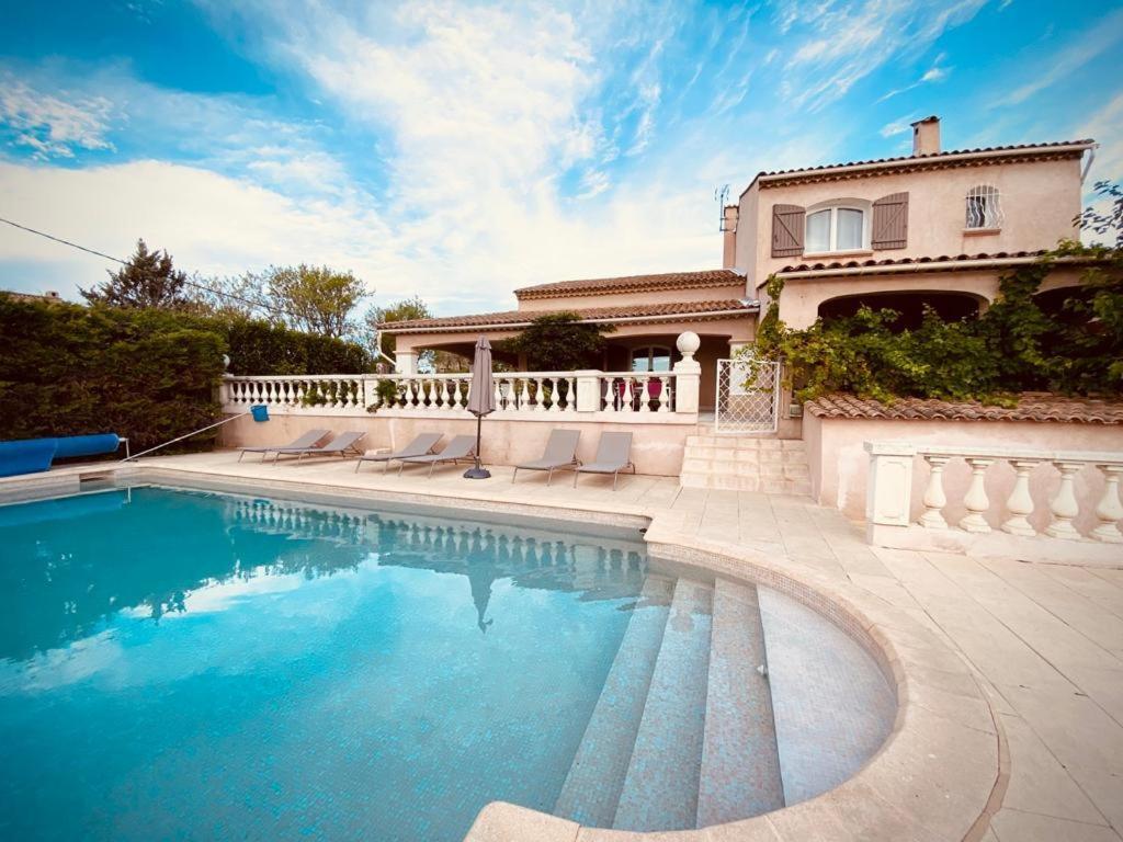 La Villa Des Ames Liees Драгиньян Экстерьер фото